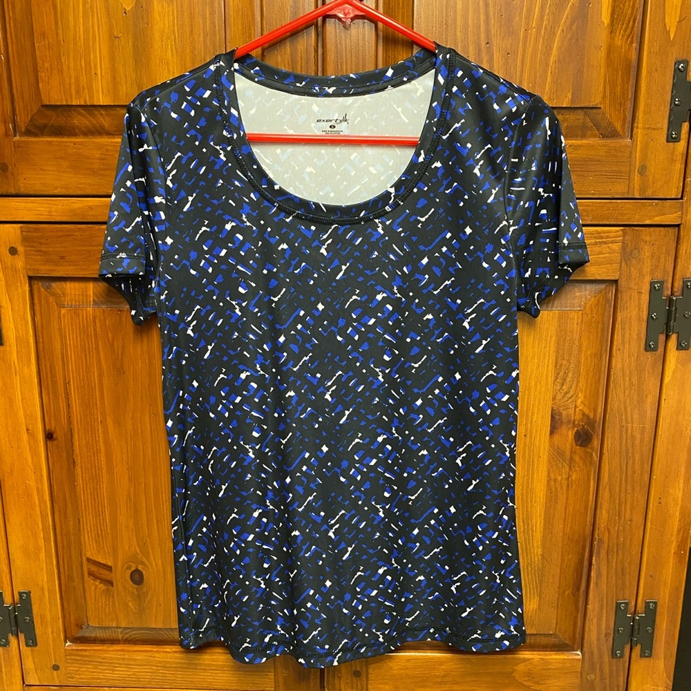 10/10$ bundle 10 (4-5$) items for 10$.Exertek Black & Blue T-Shirt.